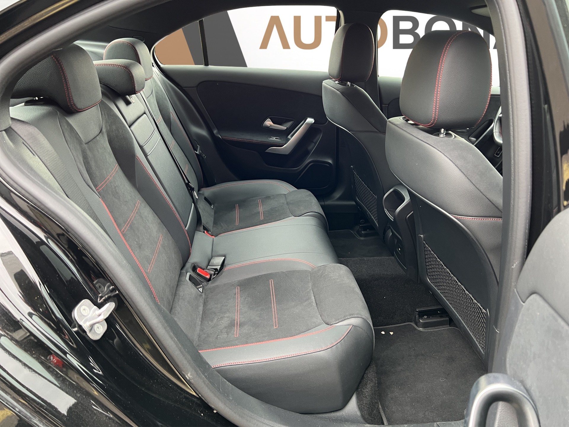 MERCEDES-BENZ A 250 AMG Line 4 Matic Limousine-image-15