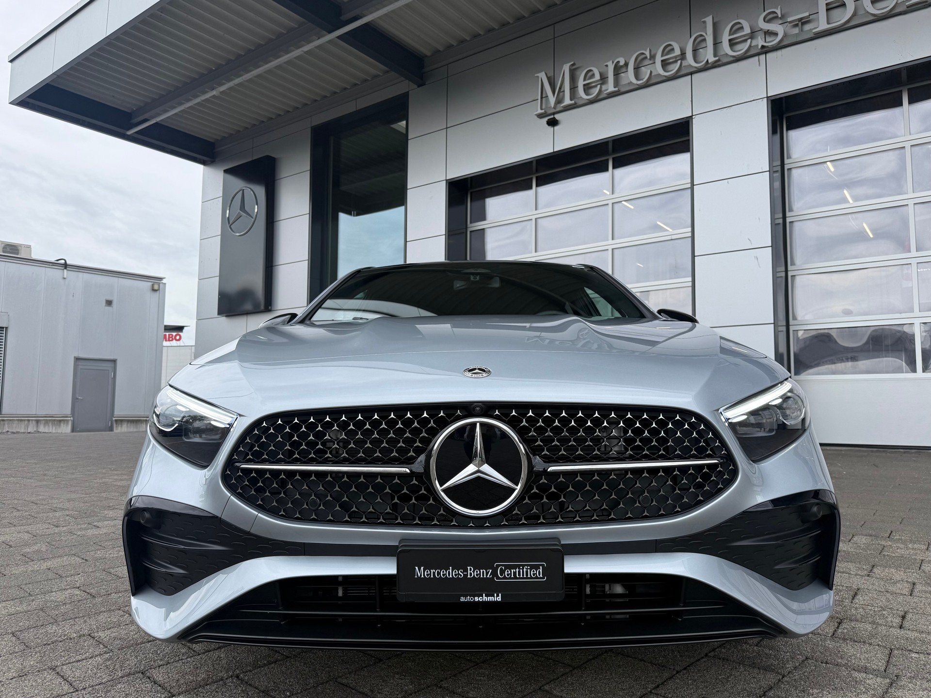 MERCEDES-BENZ A 200 AMG Line Night Star 7G-DCT-showroom-element-2