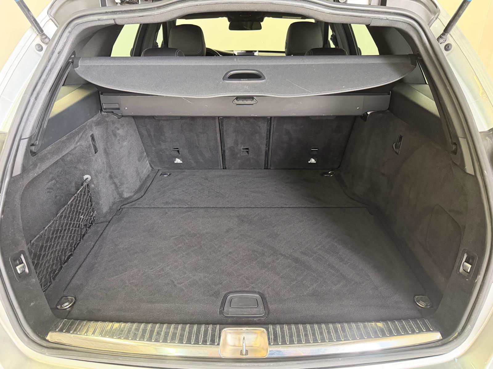 MERCEDES-BENZ C 250 d Swiss Star AMG Line 4Matic 9G-Tronic-image-16