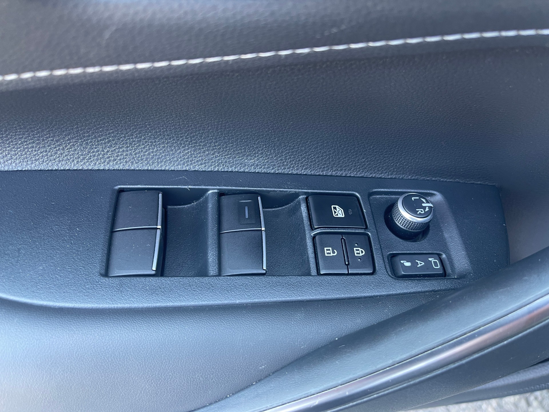 TOYOTA Corolla Touring Sports 2.0 HSD Trend e-CVT-image-22
