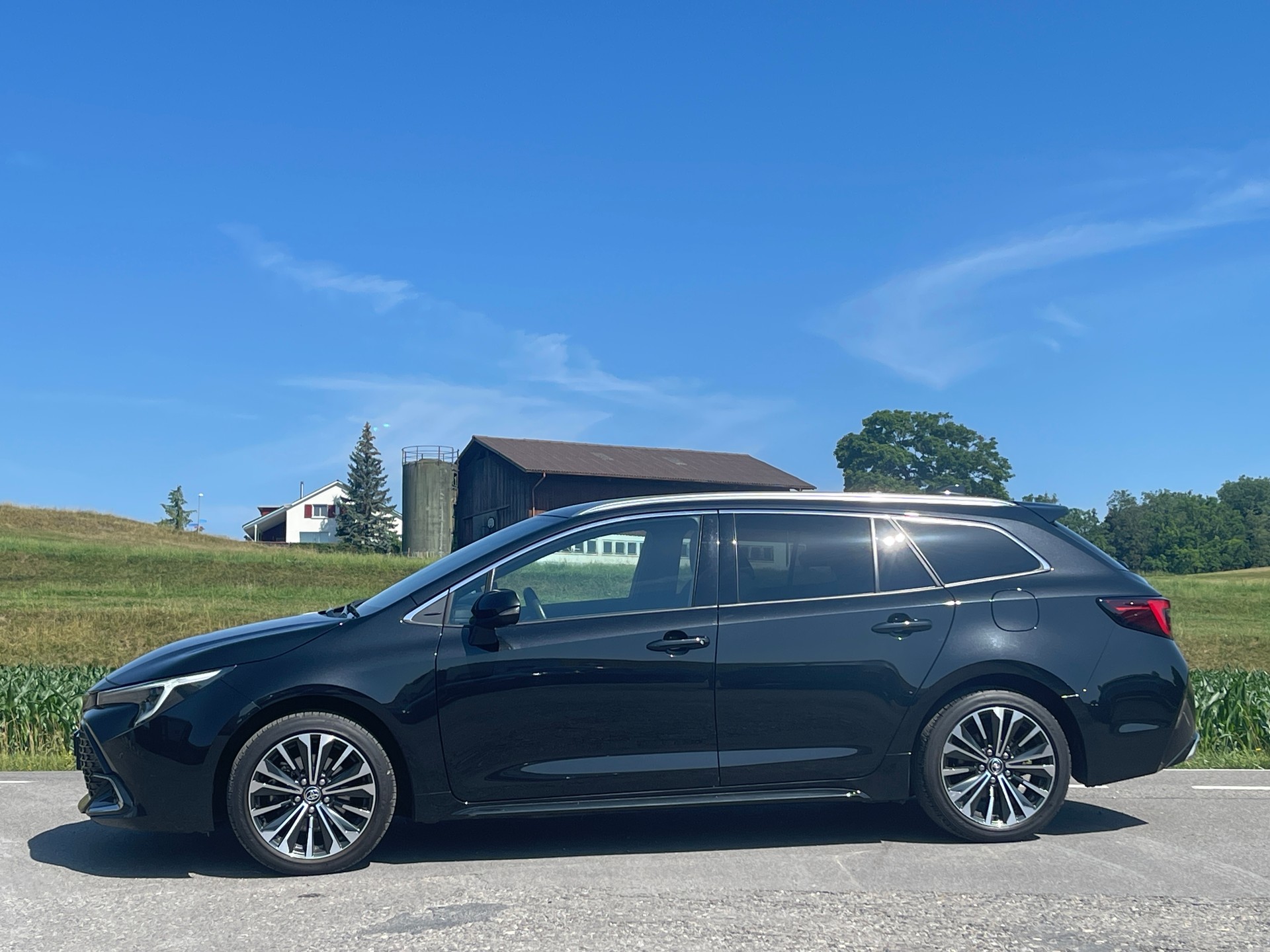 TOYOTA Corolla Touring Sports 2.0 HSD Trend e-CVT-showroom-element-1