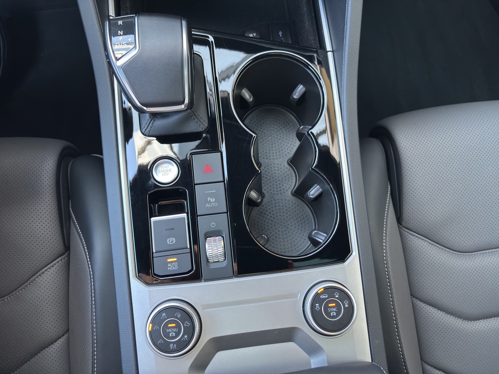 VW Touareg 3.0 TDI R Line Tiptronic mit AHK & Panorama-Ausstell-/Schiebedach-image-19