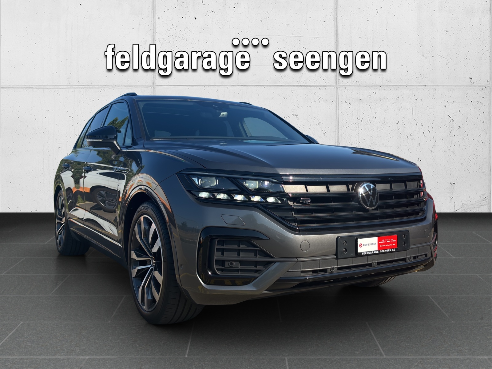 VW Touareg 3.0 TDI R Line Tiptronic mit AHK & Panorama-Ausstell-/Schiebedach-showroom-element-2