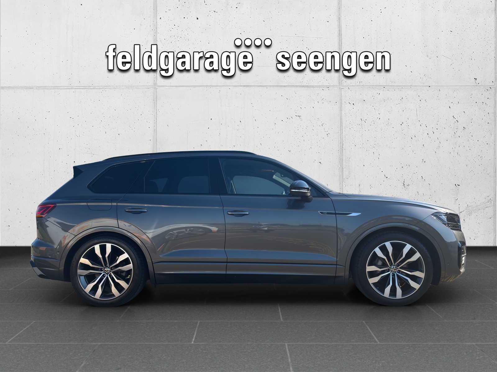VW Touareg 3.0 TDI R Line Tiptronic mit AHK & Panorama-Ausstell-/Schiebedach-showroom-element-3