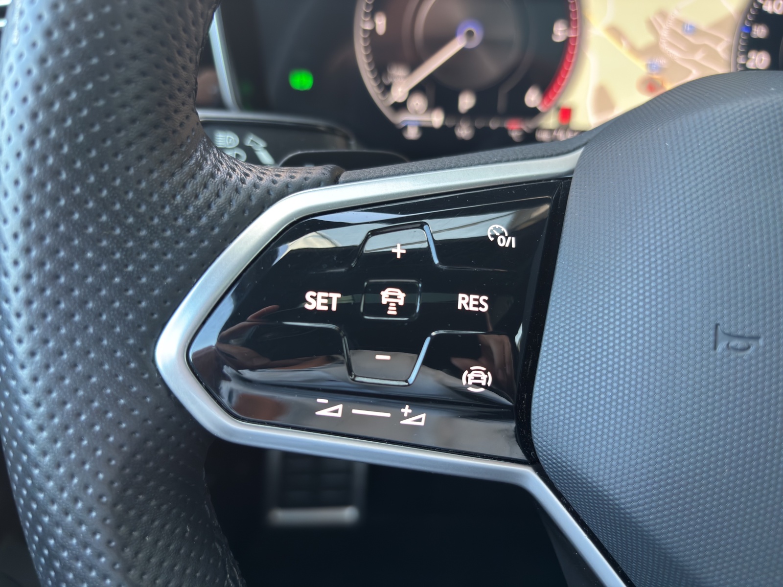 VW Touareg 3.0 TDI R Line Tiptronic mit AHK & Panorama-Ausstell-/Schiebedach-image-14
