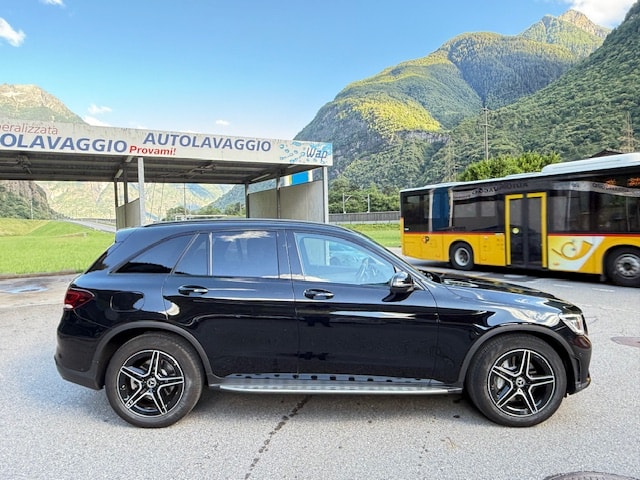 MERCEDES-BENZ GLC 220 d AMG Line 4Matic 9G-Tronic-image-4