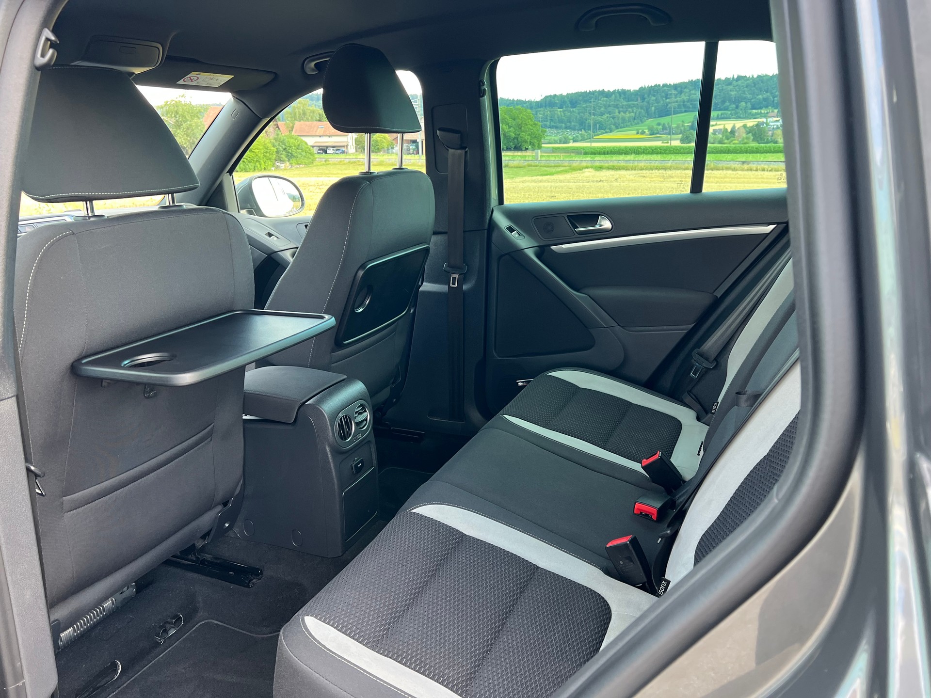 VW Tiguan 2.0 TSI Cup R-Line 4Motion DSG* 211 PS-image-26
