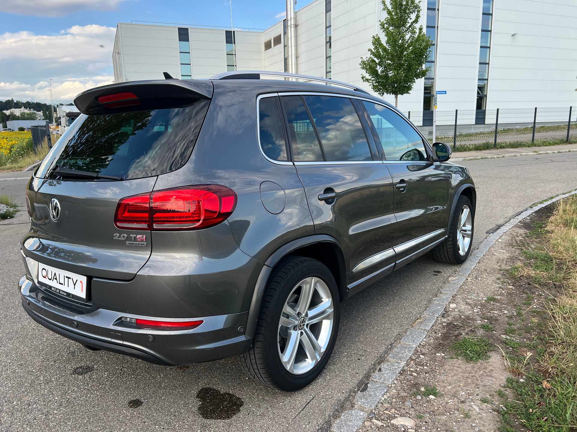 VW Tiguan 2.0 TSI Cup R-Line 4Motion DSG* 211 PS-image-14