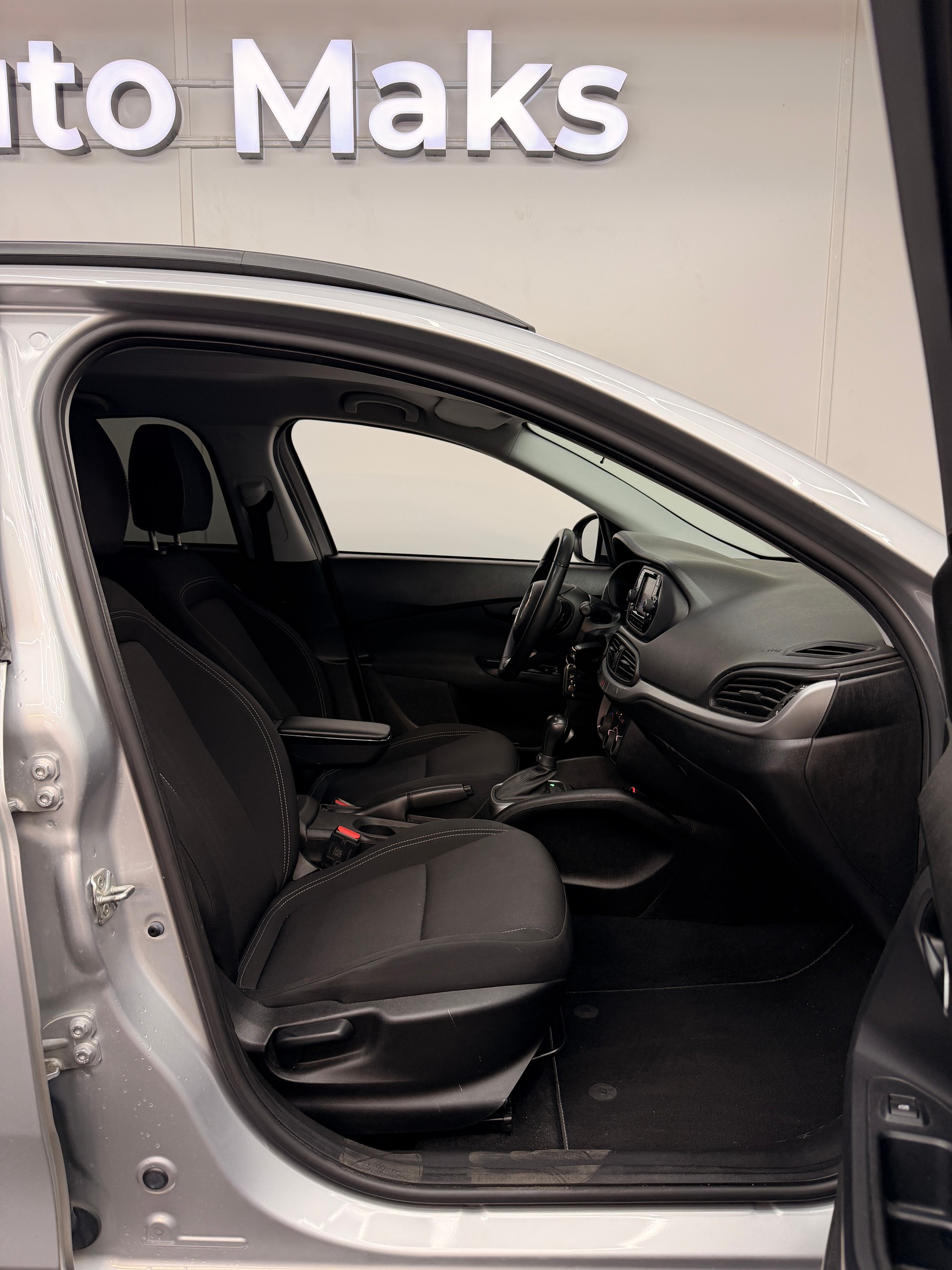 FIAT Tipo 1.6MJ Station Wagon Lounge DCT-showroom-element-3