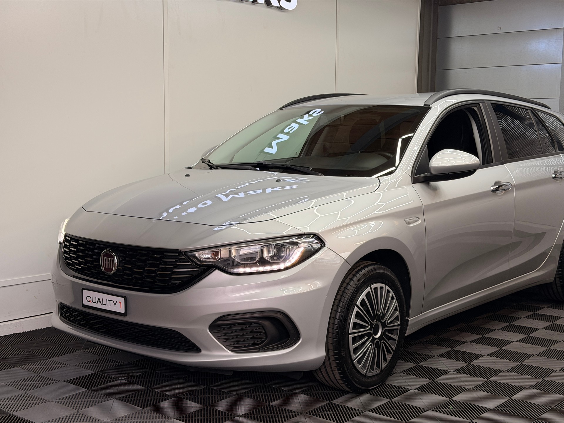 FIAT Tipo 1.6MJ Station Wagon Lounge DCT-showroom-element-2