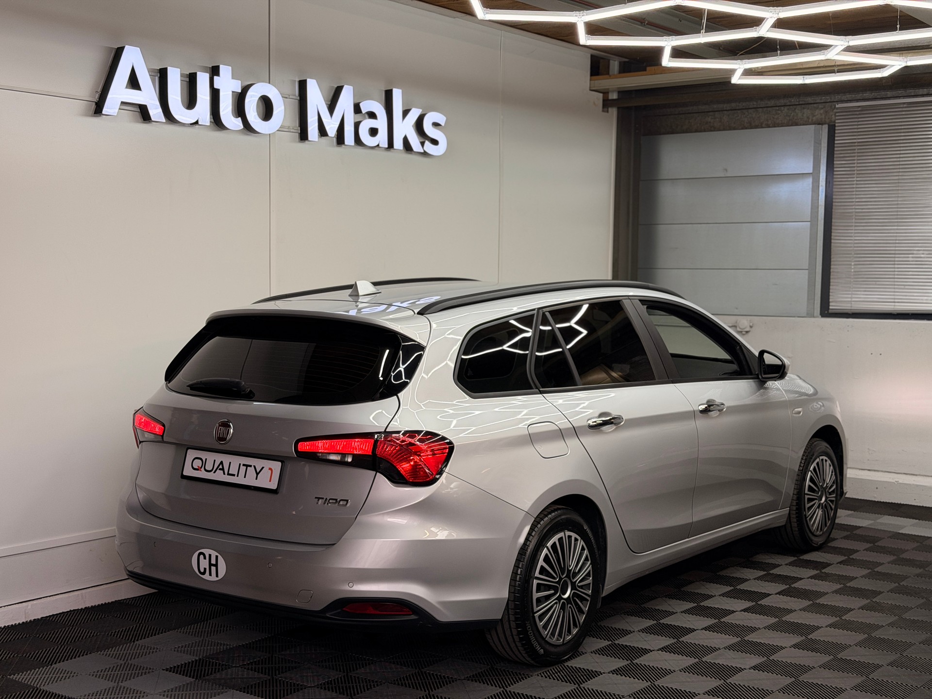 FIAT Tipo 1.6MJ Station Wagon Lounge DCT-showroom-element-1