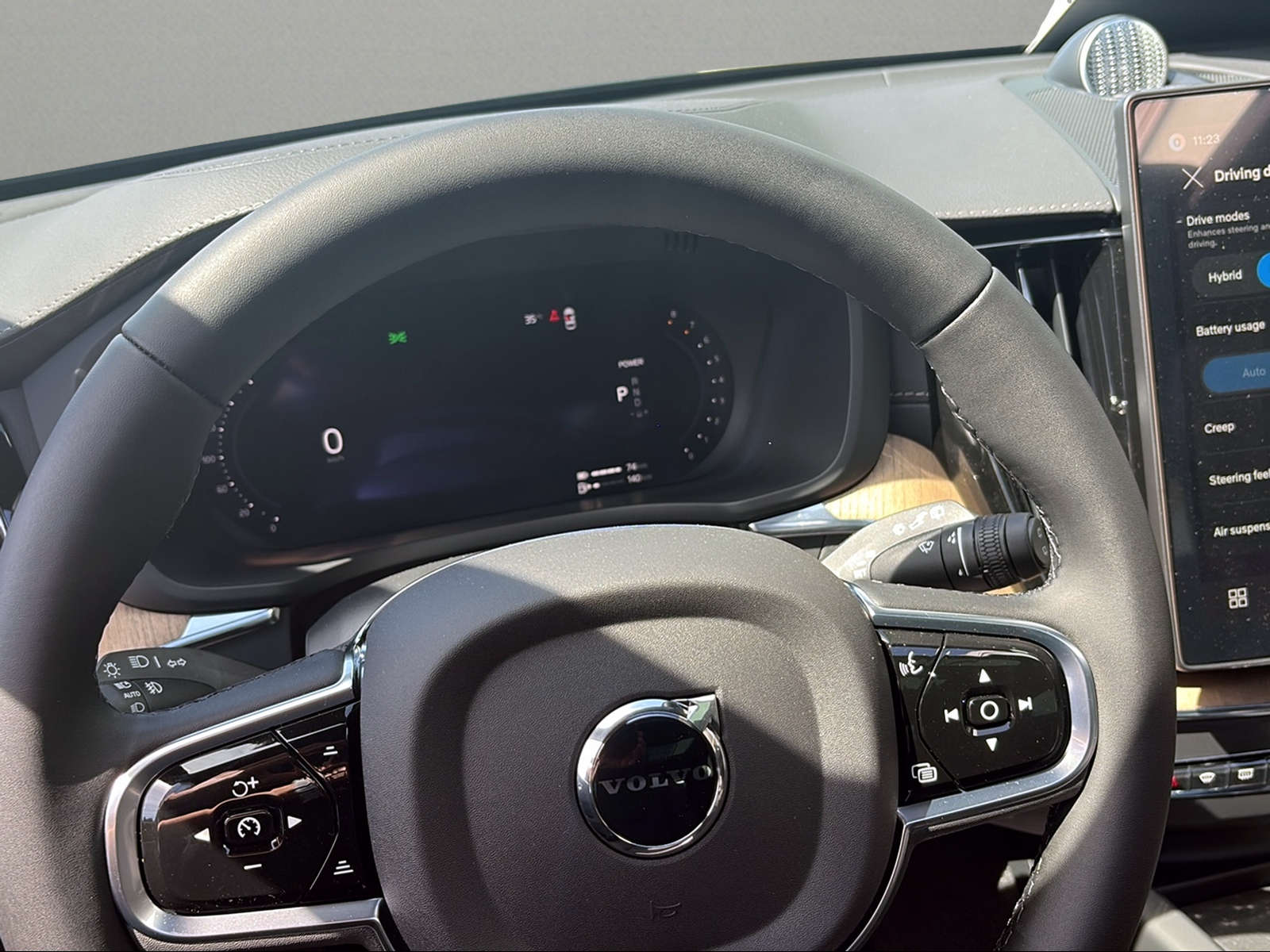 VOLVO XC60 T8 eAWD PluginHybrid Ultra Dark Geartronic-image-4