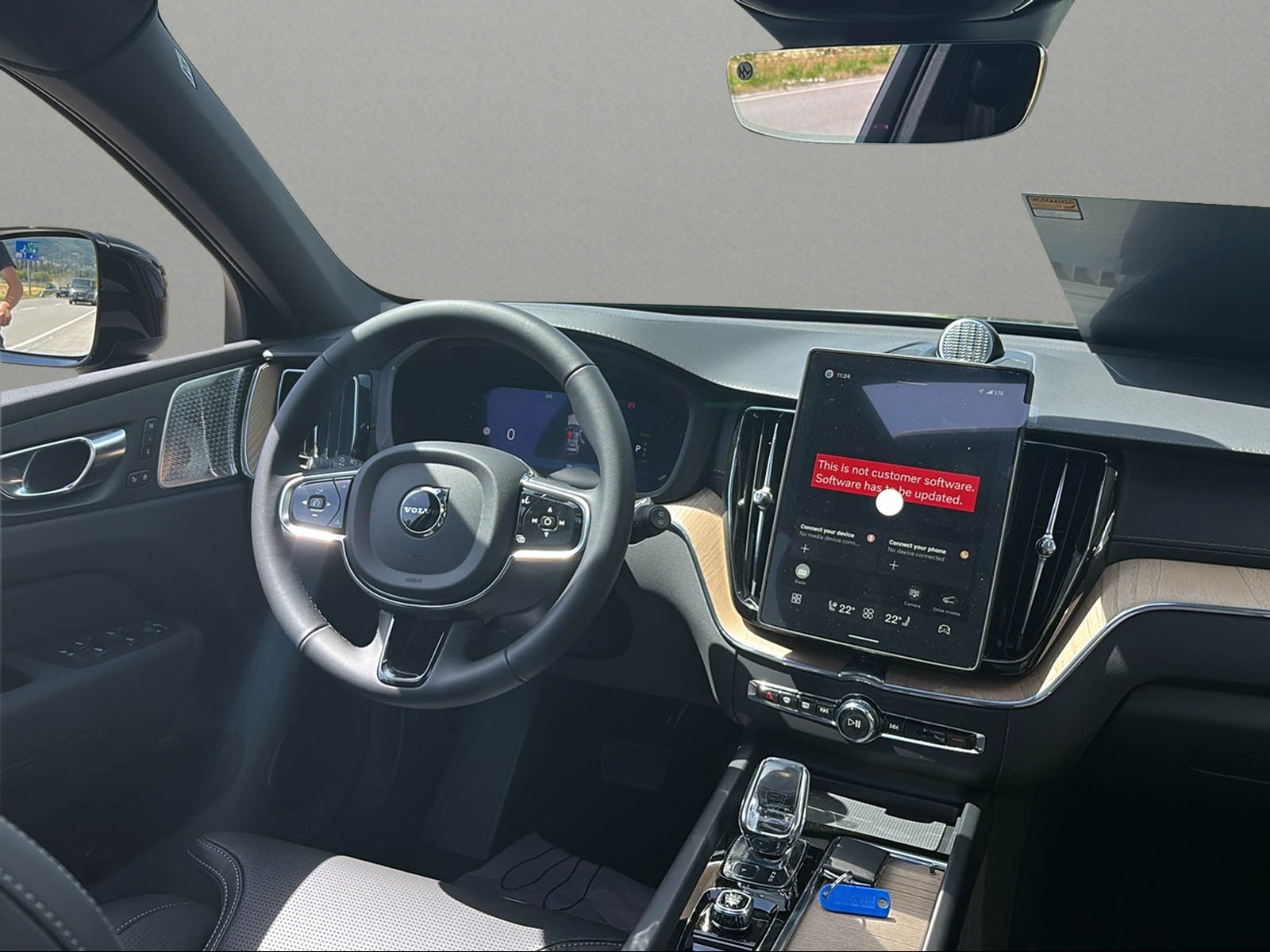 VOLVO XC60 T8 eAWD PluginHybrid Ultra Dark Geartronic-image-12