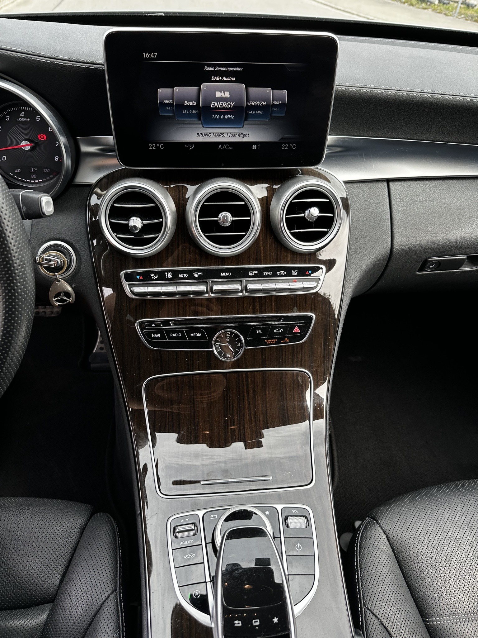 MERCEDES-BENZ C 400 AMG Line 4Matic 7G-Tronic-image-10