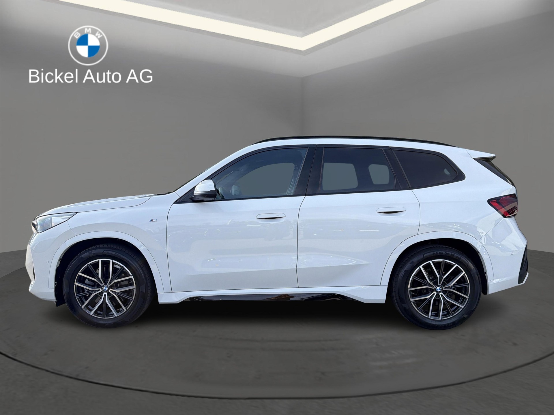 BMW X1 xDrive 23d M Sport-showroom-element-2