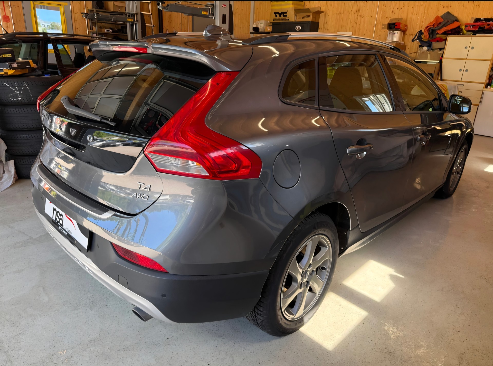 VOLVO V40 Cross Country T4 2.0 AWD Family Ed. Geartr.-showroom-element-3
