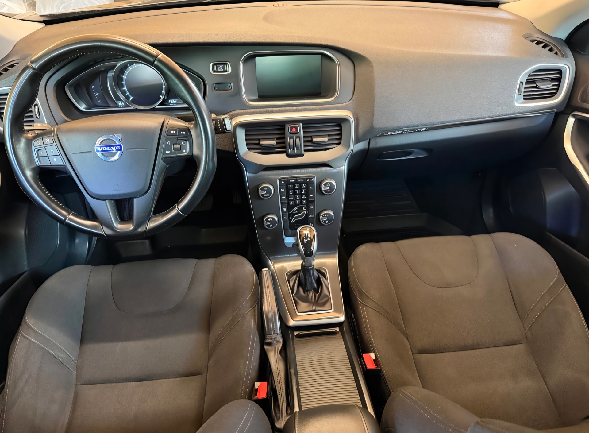 VOLVO V40 Cross Country T4 2.0 AWD Family Ed. Geartr.-image-8