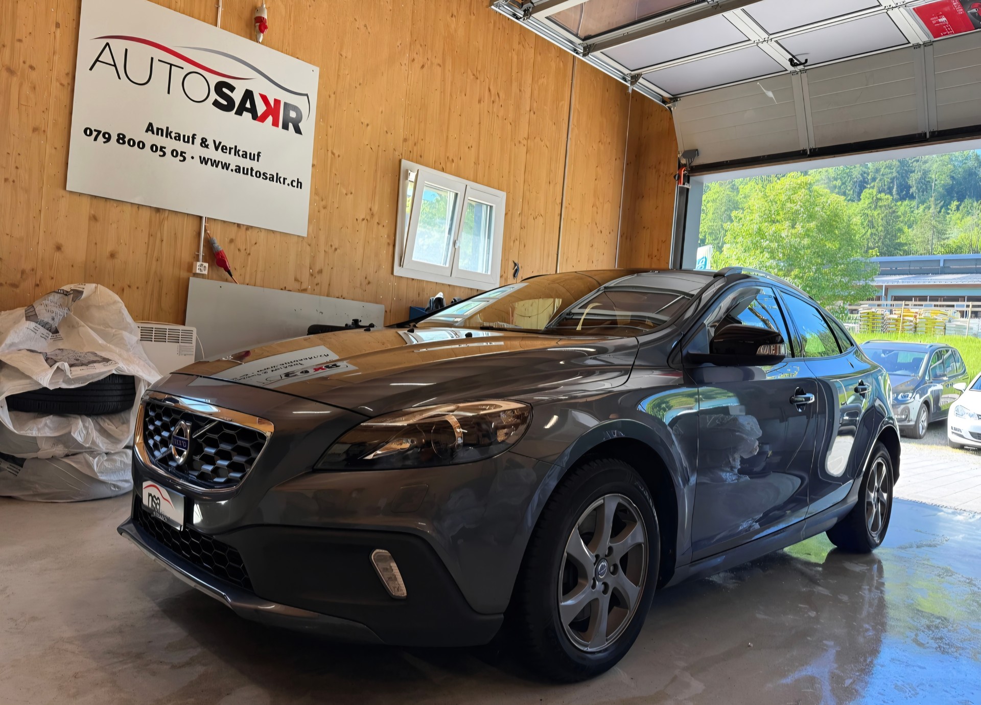 VOLVO V40 Cross Country T4 2.0 AWD Family Ed. Geartr.