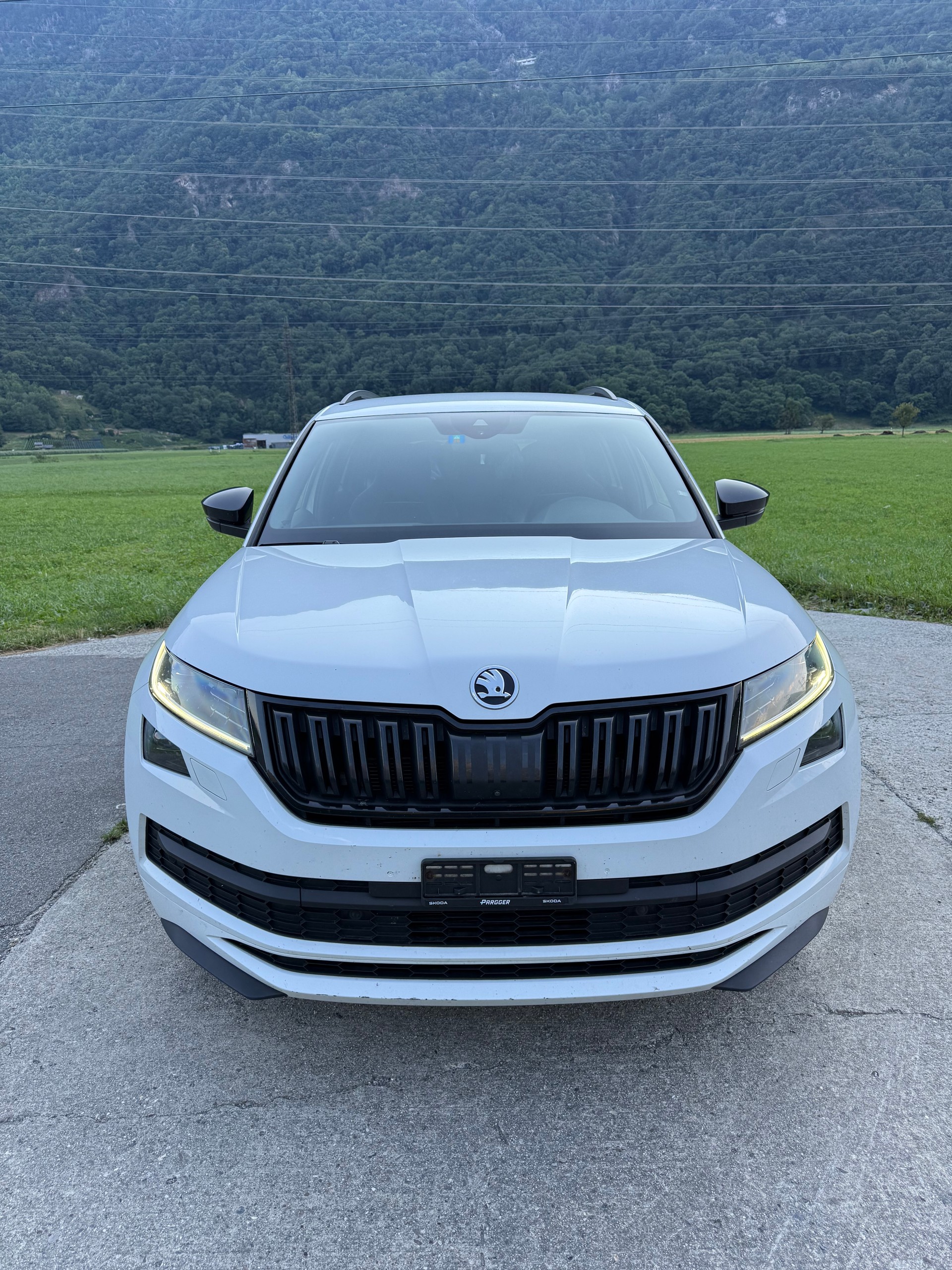 SKODA Kodiaq 2.0 TSI 4x4 Sport Line-image-2