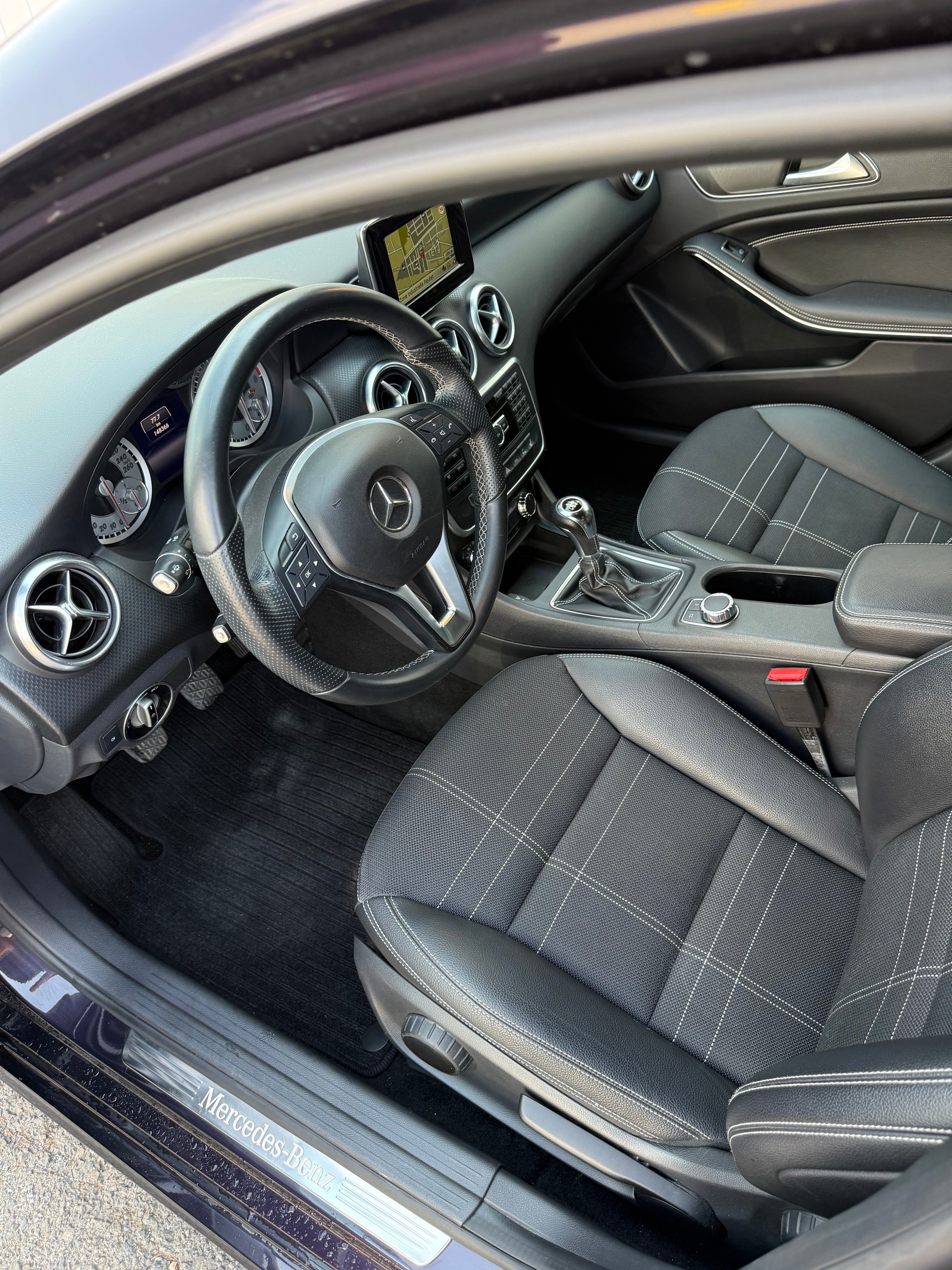 MERCEDES-BENZ A 200-image-9