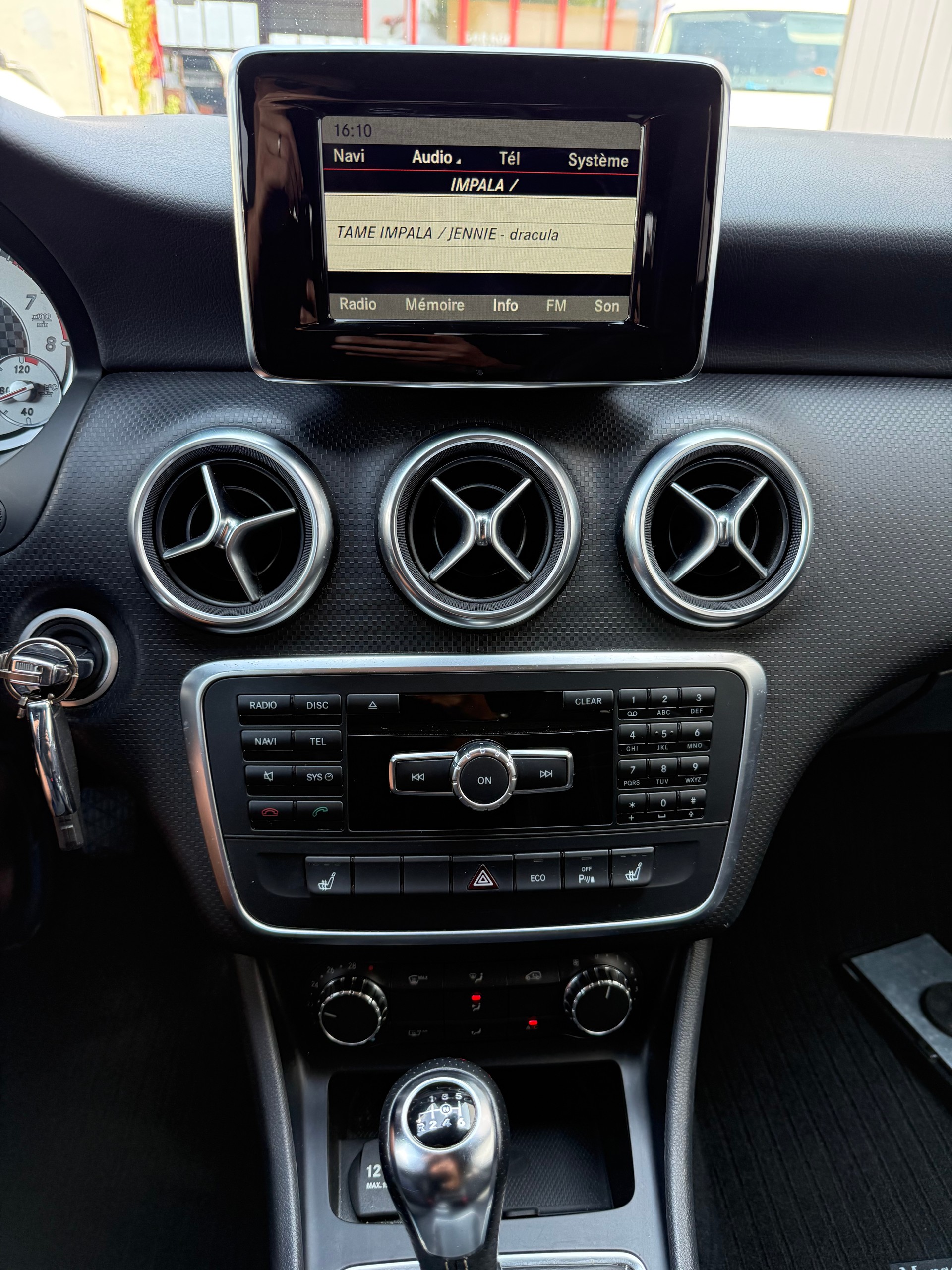 MERCEDES-BENZ A 200-image-5
