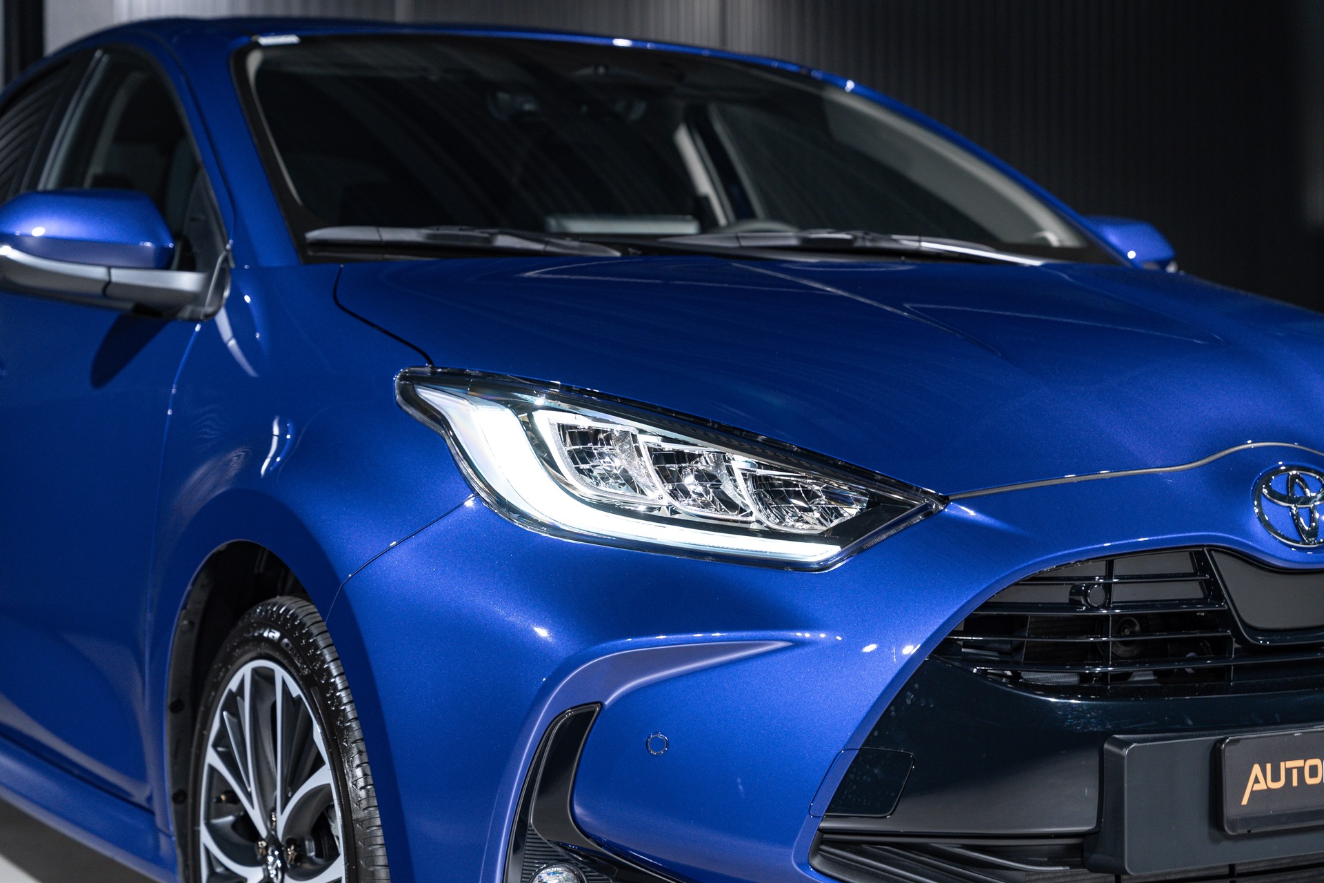 TOYOTA Yaris 1.5 e-CVT-image-23