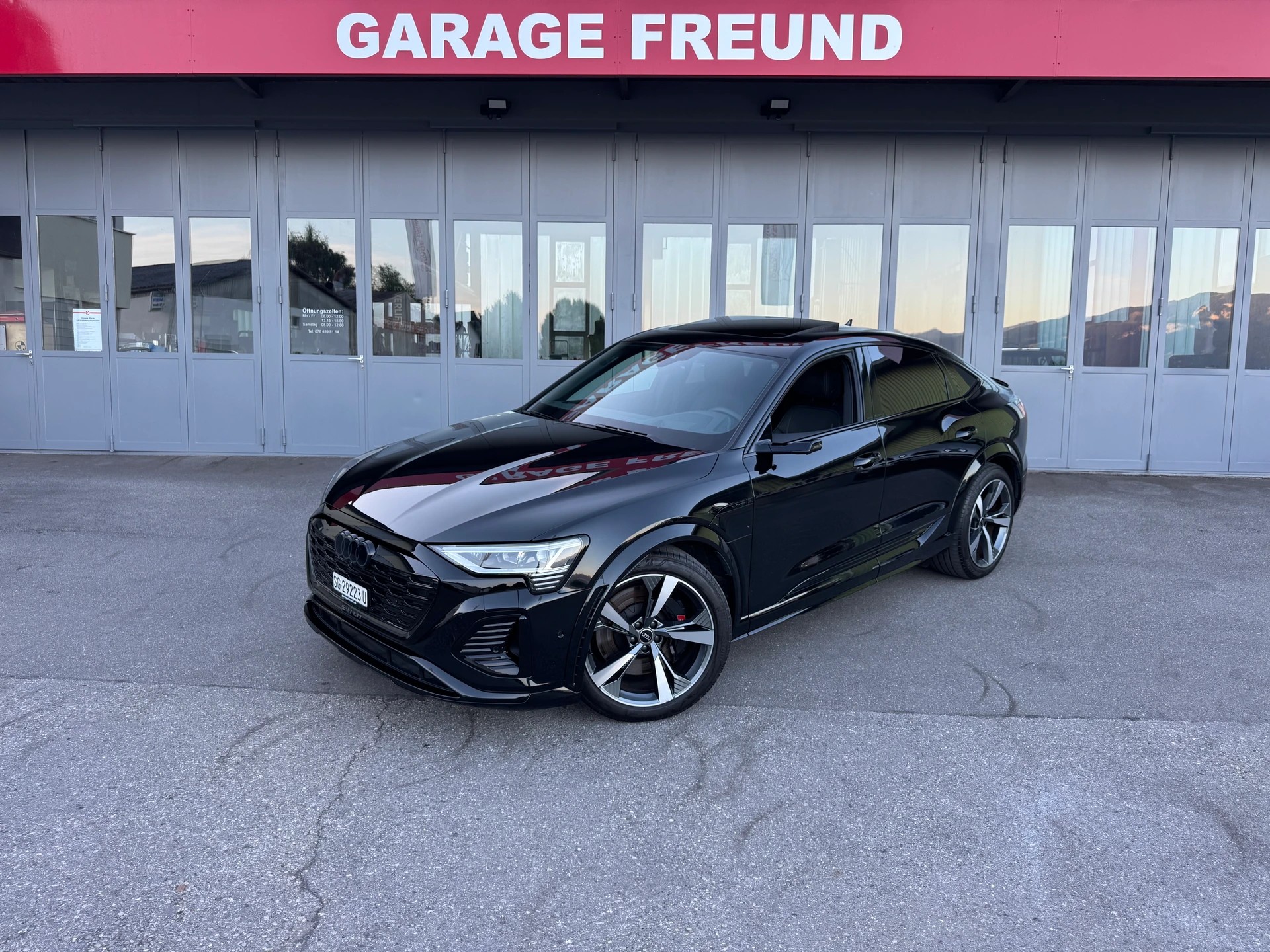 AUDI SQ8 Sportback e-tron quattro-showroom-element-3