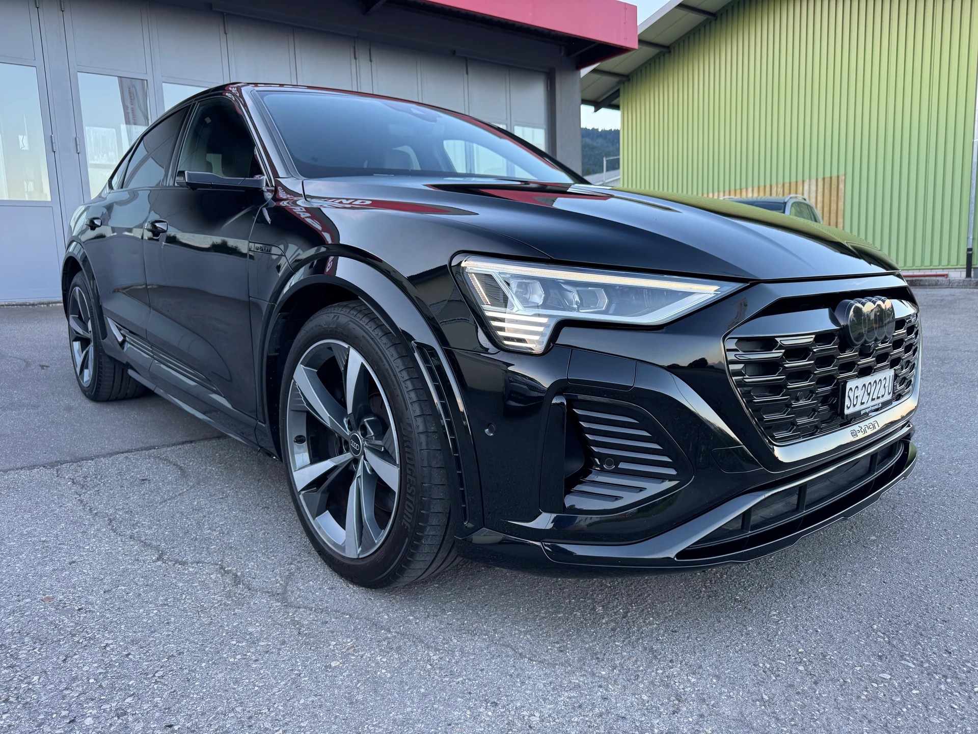 AUDI SQ8 Sportback e-tron quattro-showroom-element-1