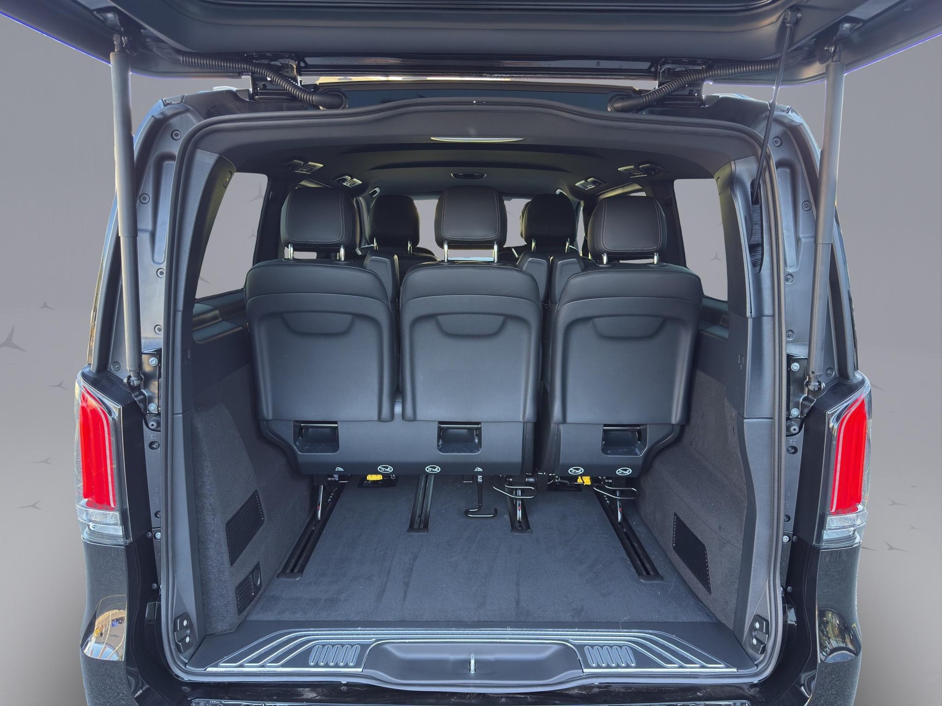MERCEDES-BENZ V 300 d Exclusive lang Van-image-17