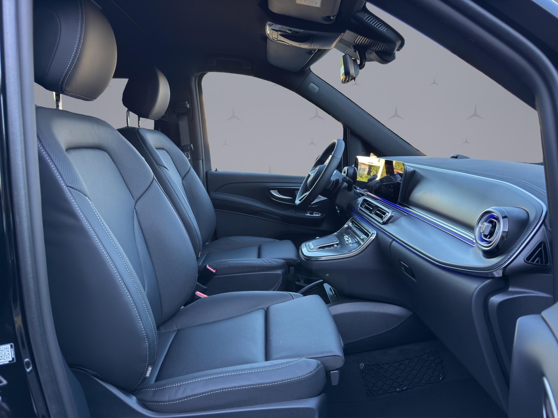 MERCEDES-BENZ V 300 d Exclusive lang Van-image-15