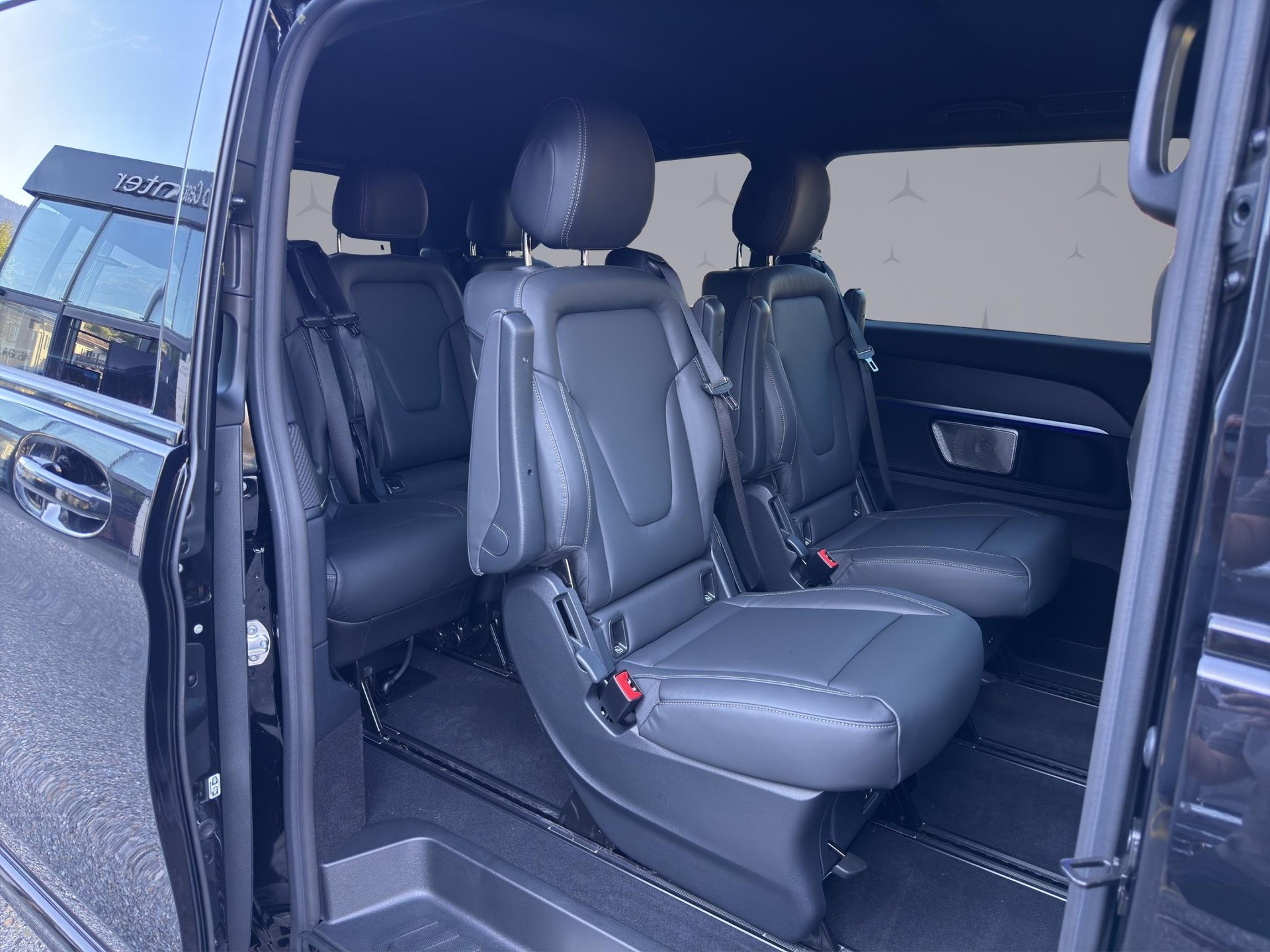 MERCEDES-BENZ V 300 d Exclusive lang Van-image-16