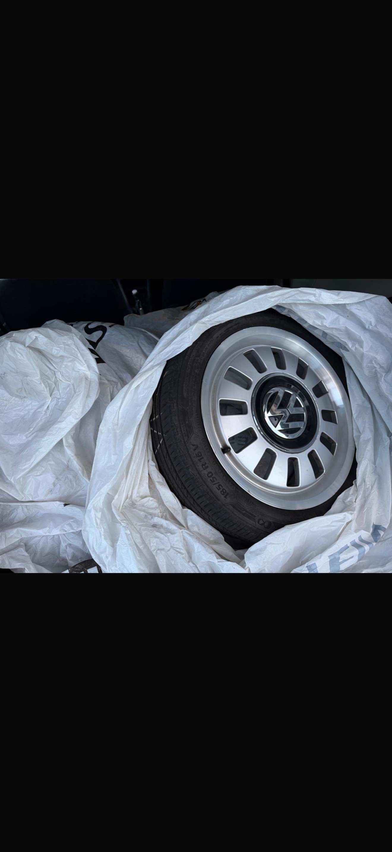 VW Up 1.0 move up-showroom-element-3