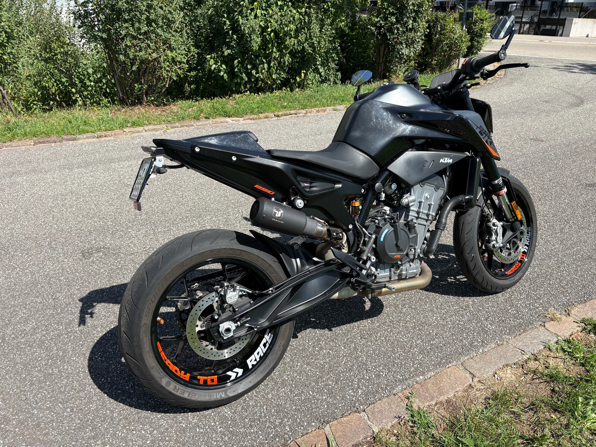 KTM 890 Duke-image-2
