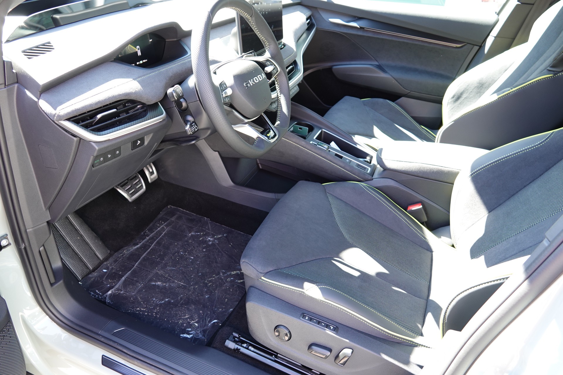 SKODA Elroq RS 4x4-image-9