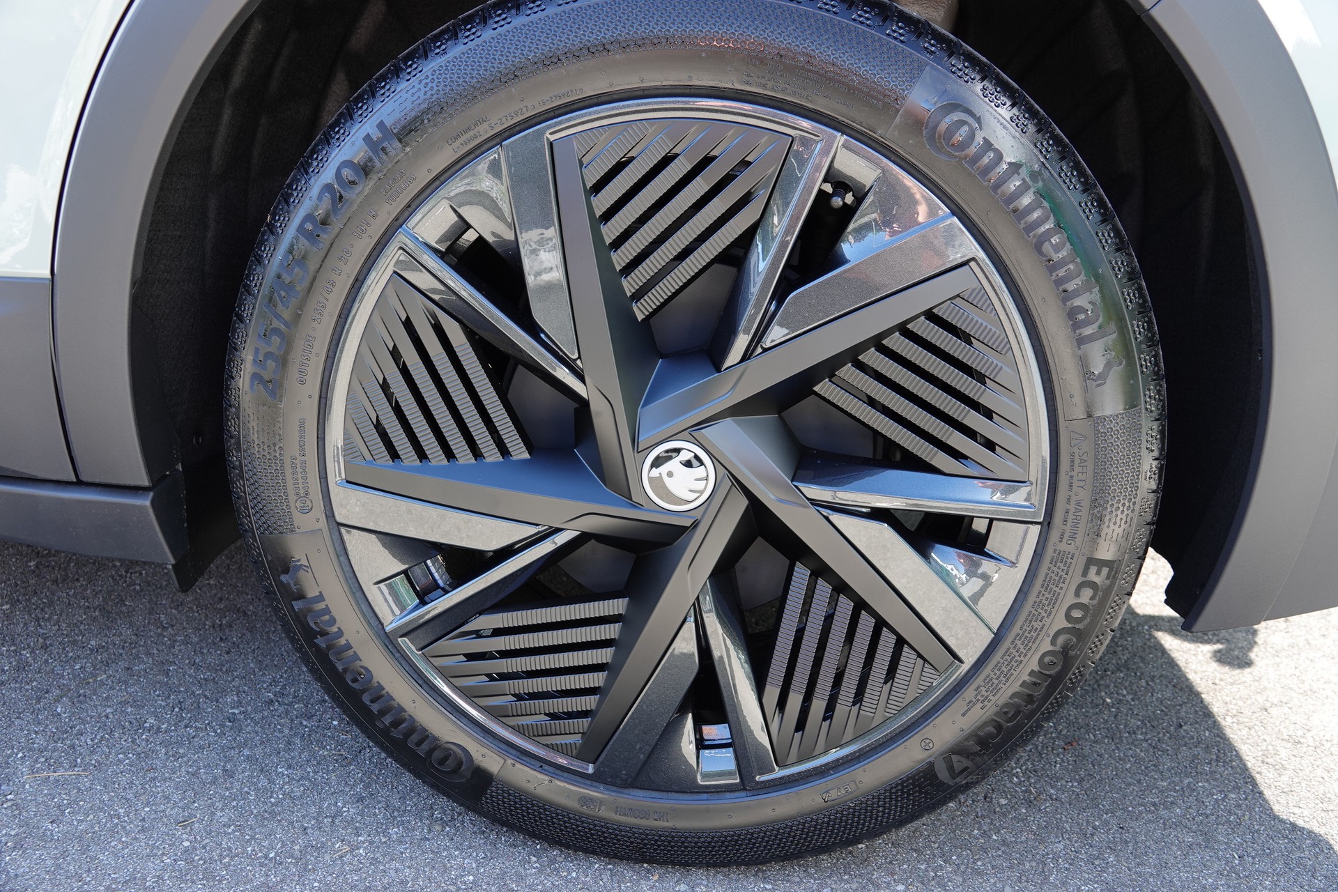 SKODA Elroq RS 4x4-image-21