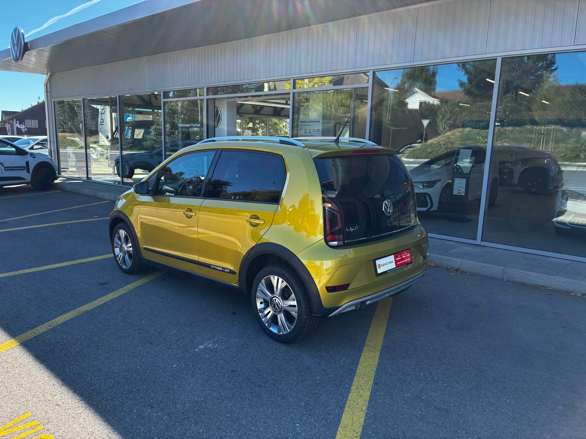 VW CrossUp 1.0 TSI-showroom-element-3
