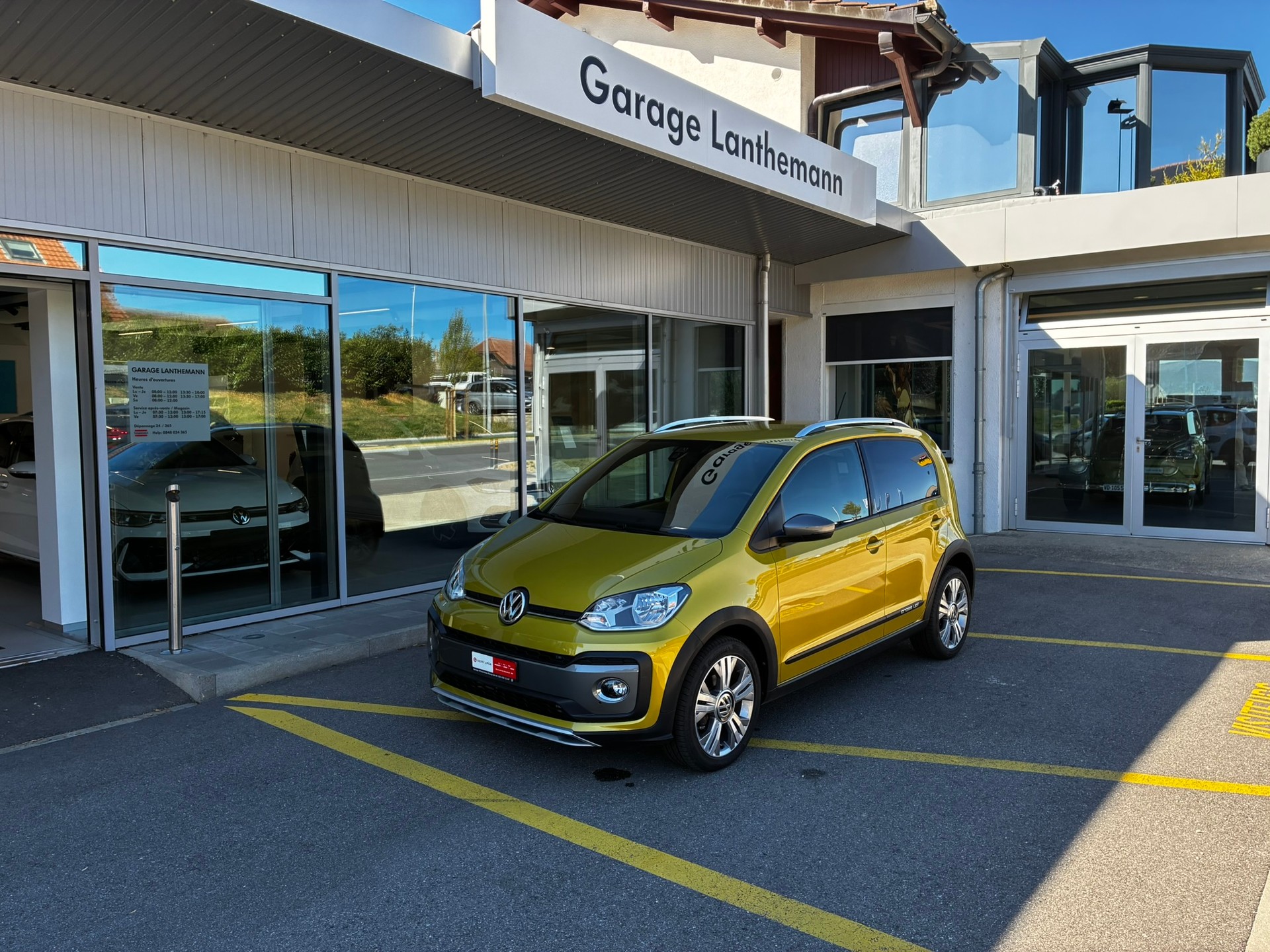 VW CrossUp 1.0 TSI-showroom-element-2