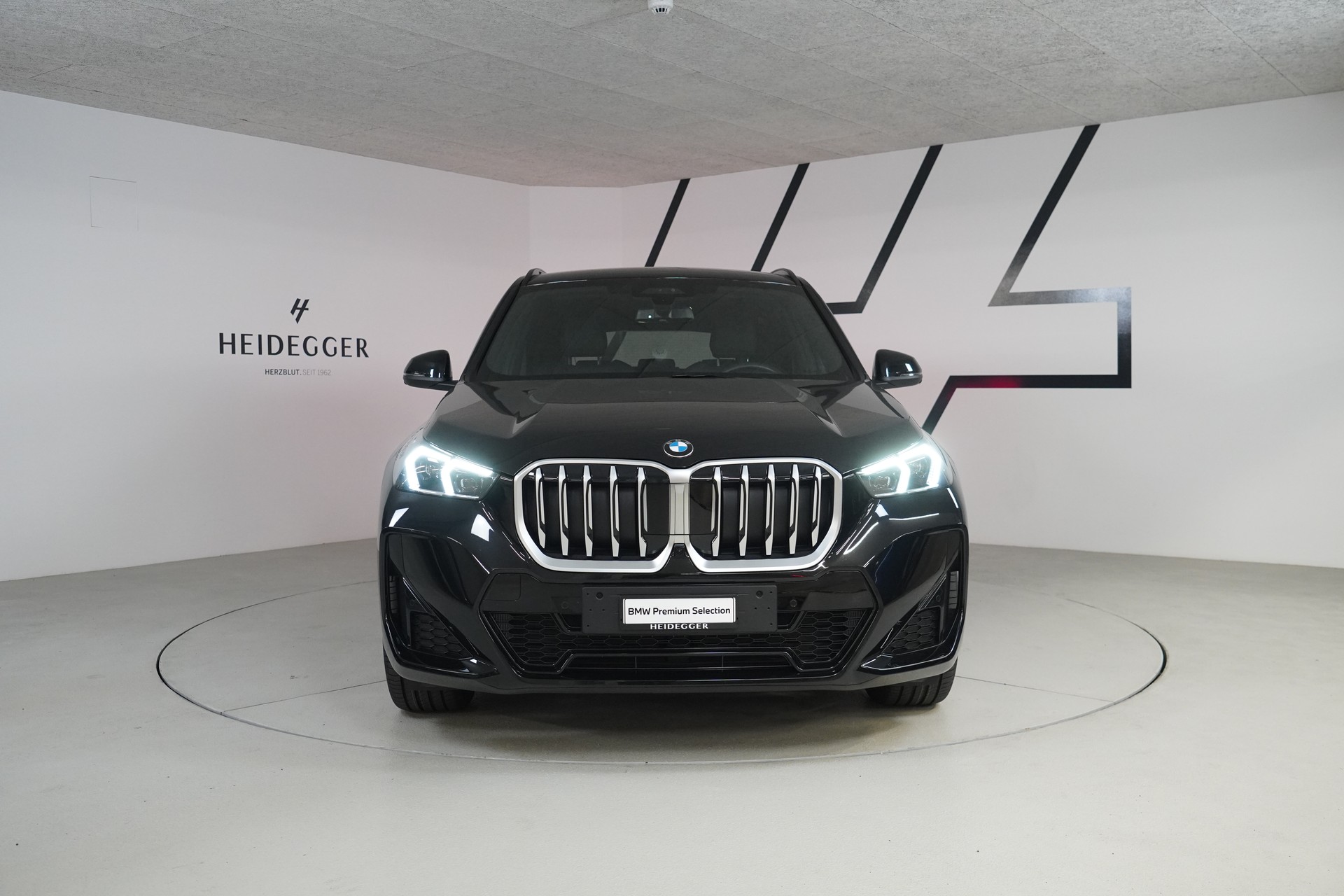 BMW X1 xDrive 23d 48V M Sport-showroom-element-1
