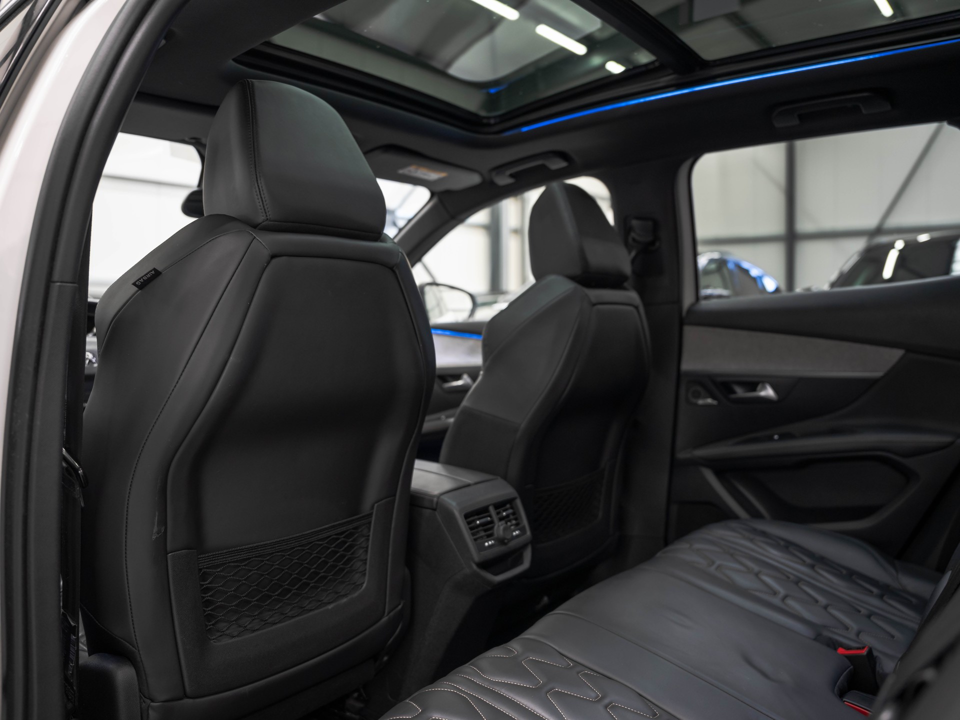 PEUGEOT 3008 2.0 BlueHDi GT EAT-image-9