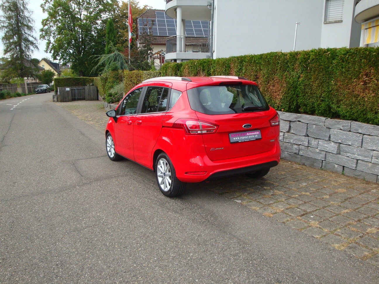 FORD B-Max 1.0 SCTi Titanium-image-1