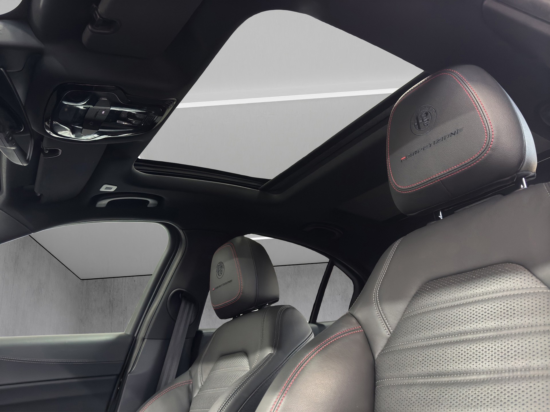 ALFA ROMEO Giulia 2.0 Competizione Pack Sky Q4 AT8 "Grigio Lunare Matt-Panodach"-image-8