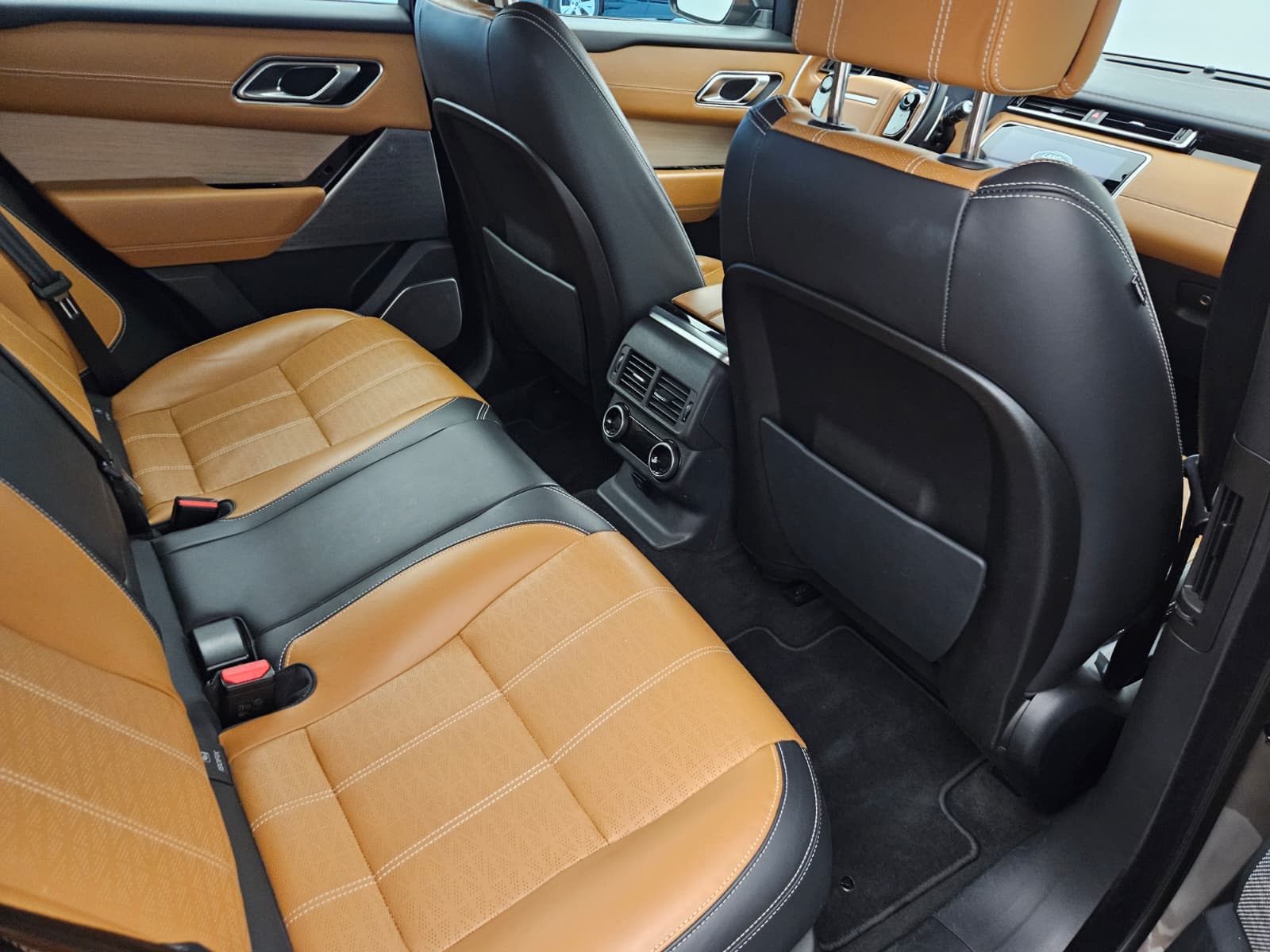 LAND ROVER Range Rover Velar R-Dynamic D 300 HSE Automatic-image-13