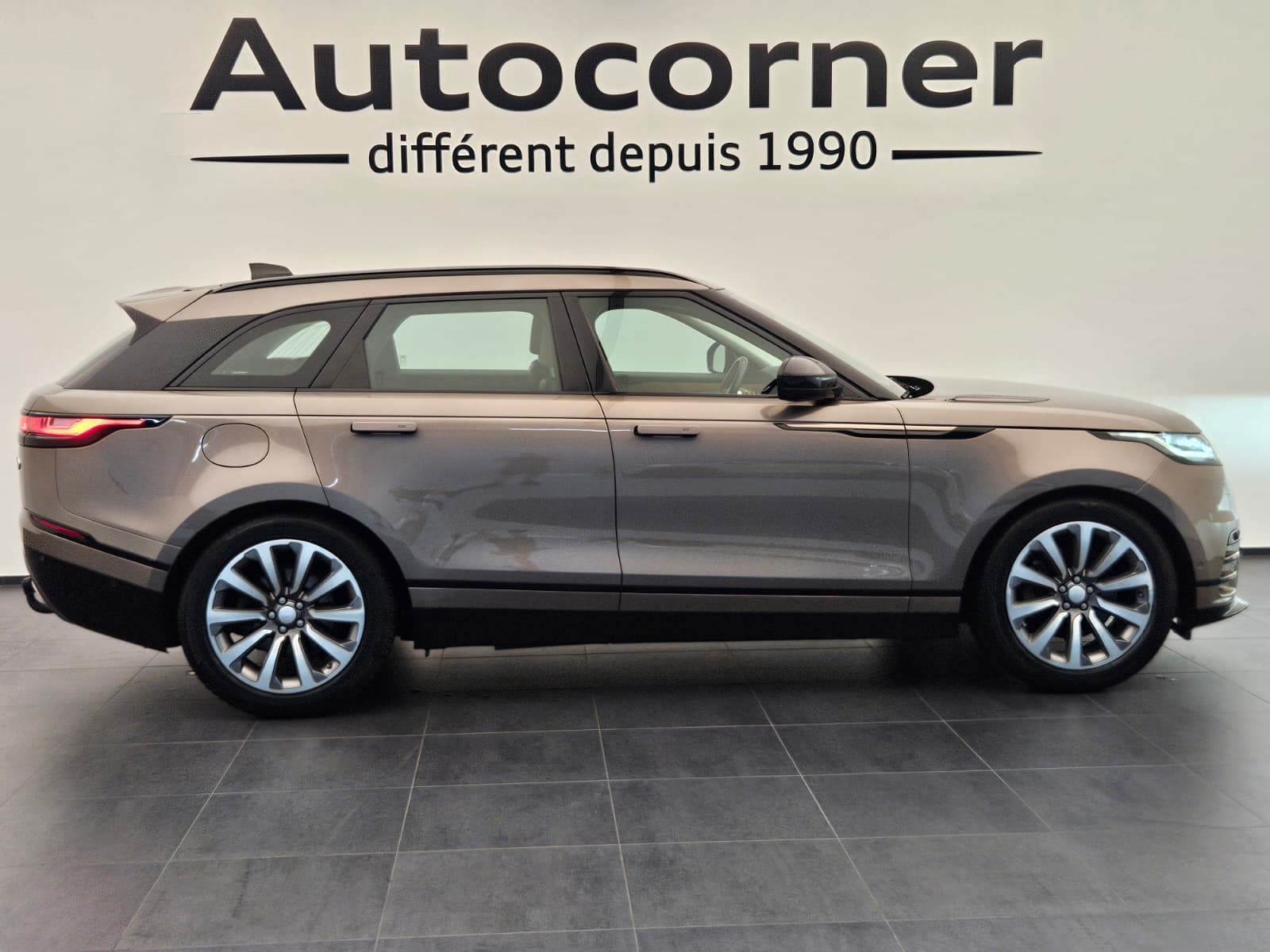 LAND ROVER Range Rover Velar R-Dynamic D 300 HSE Automatic-image-5