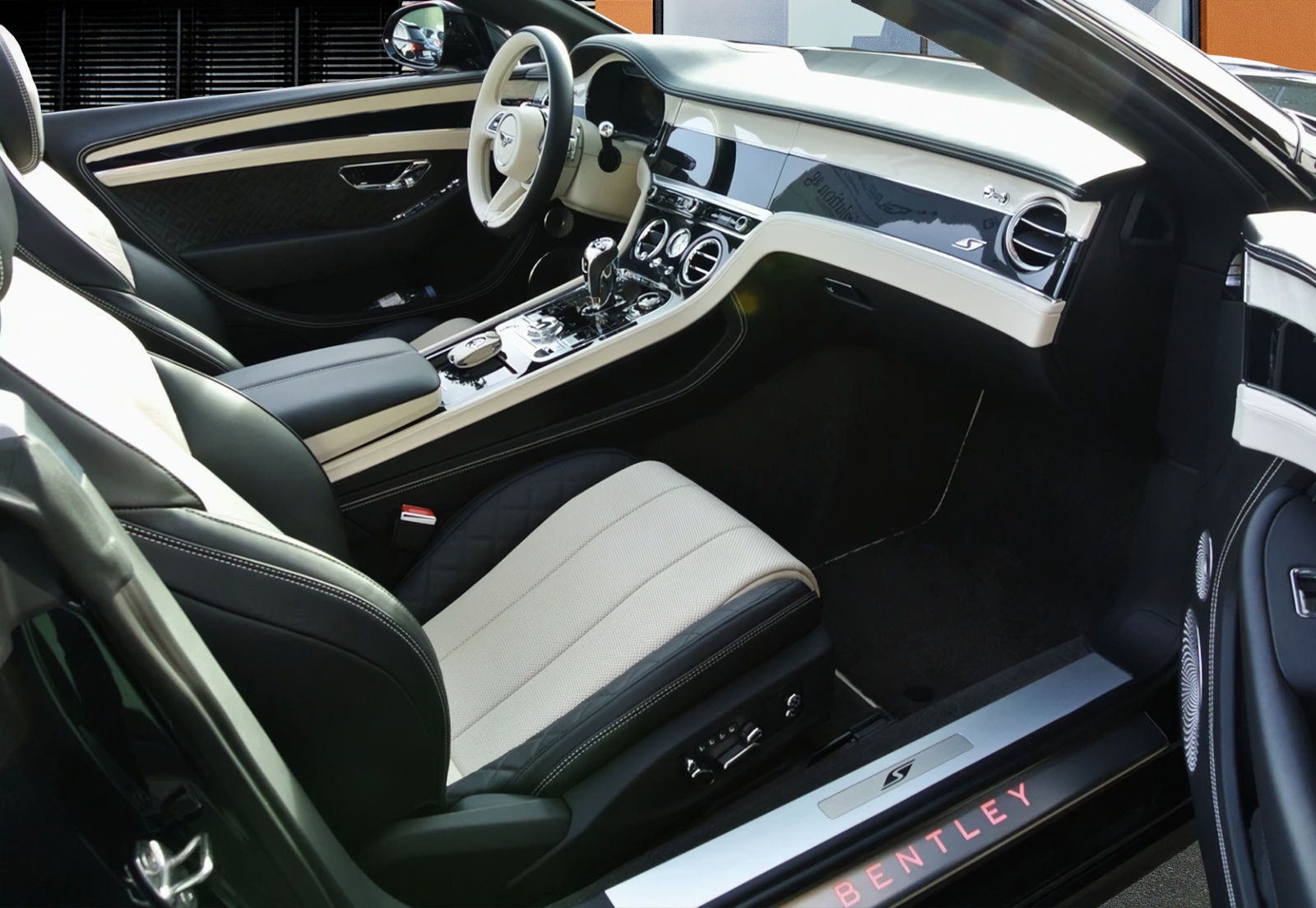 BENTLEY Continental GTC 4.0 V8 S / CH - Auslieferung-image-15