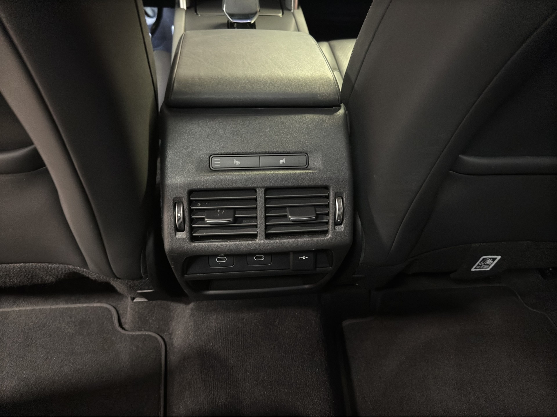 LAND ROVER Discovery Sport 1.5 T 270e Dynamic HSE-image-9