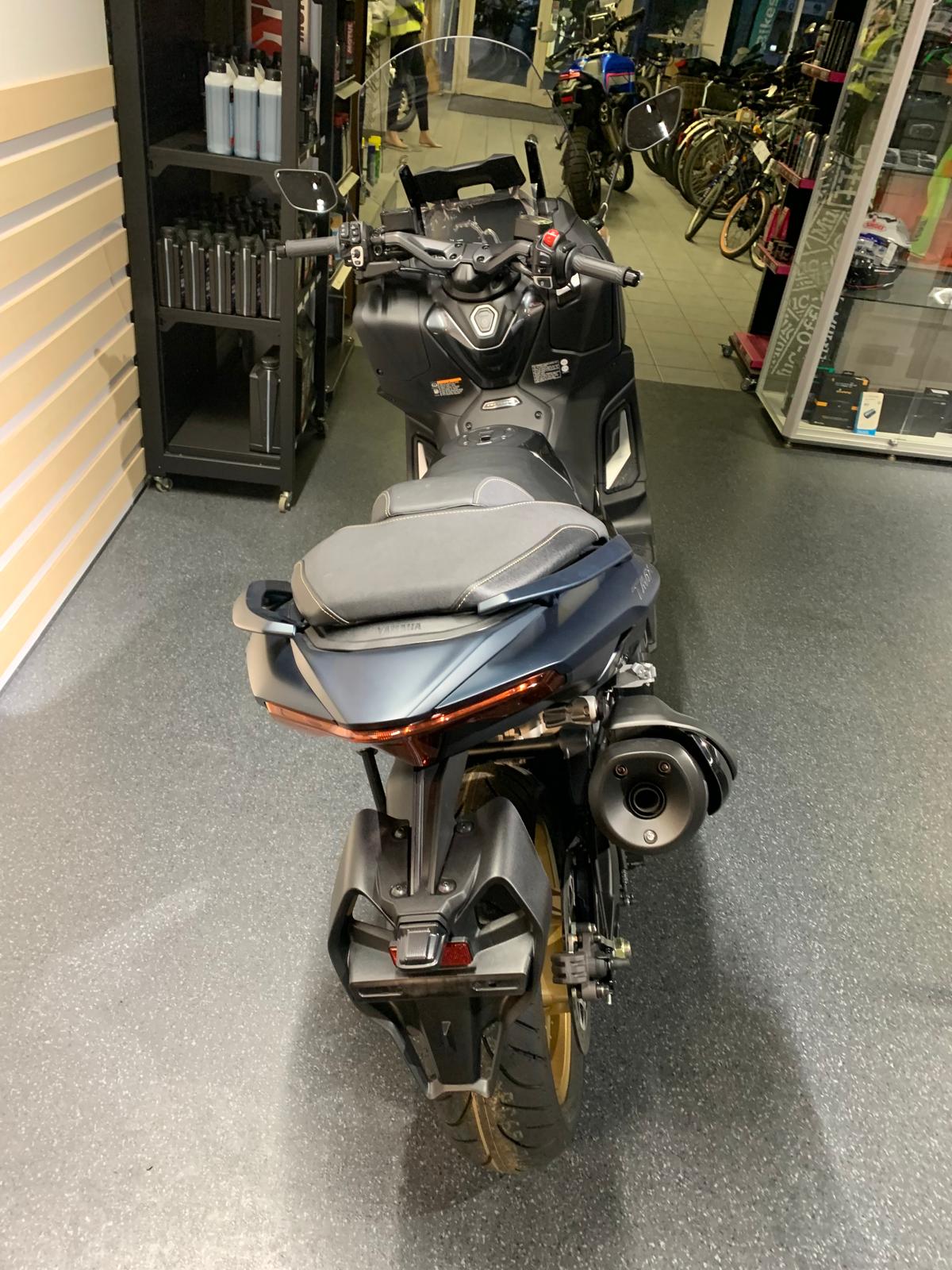 YAMAHA T-MAX Tech-Max XP 560-image-3