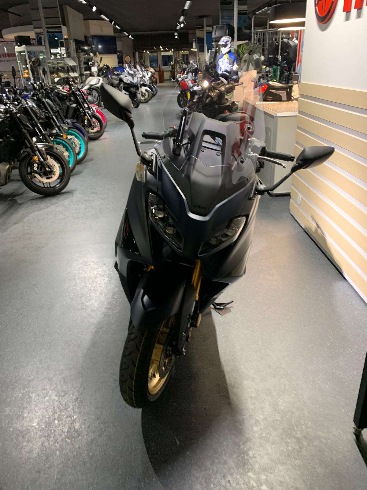 YAMAHA T-MAX Tech-Max XP 560-image-2