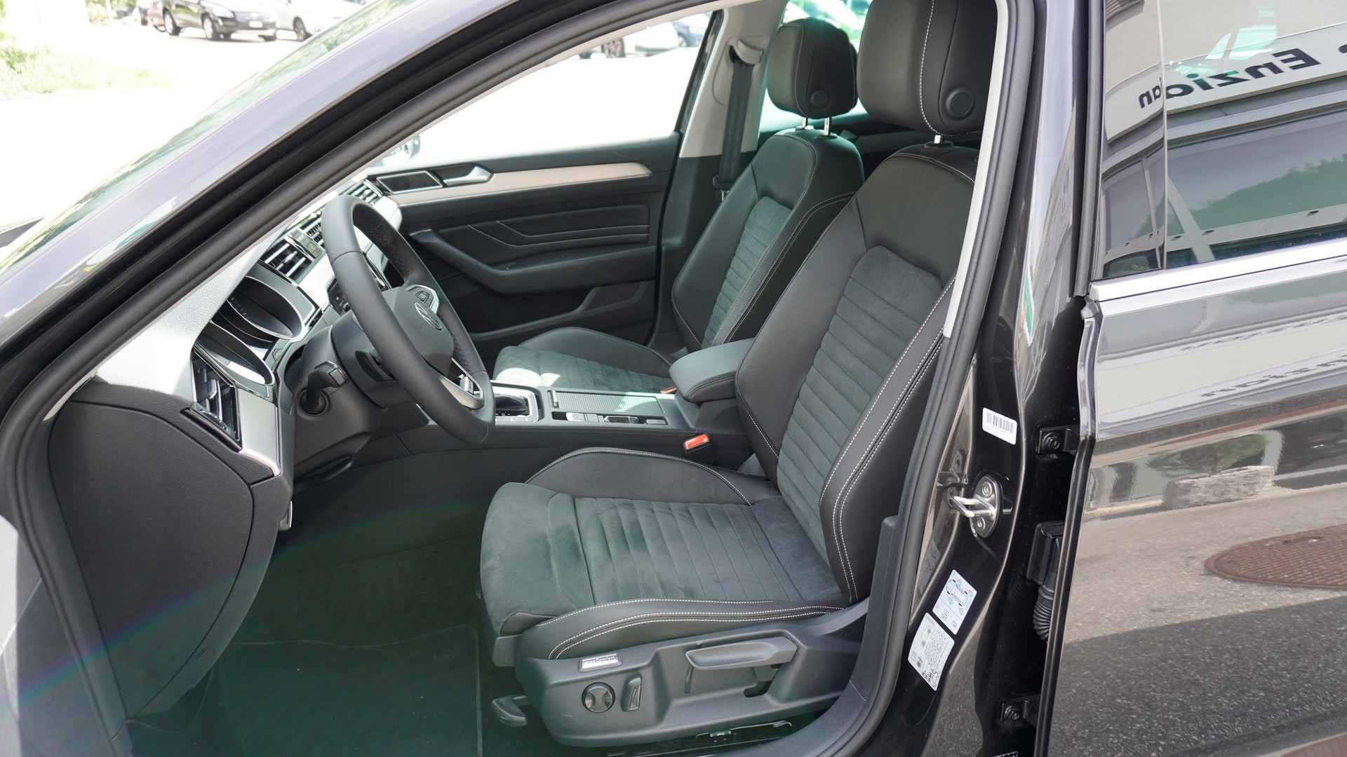VW Passat 2.0 TDI BMT Elegance 4Motion DSG-showroom-element-1