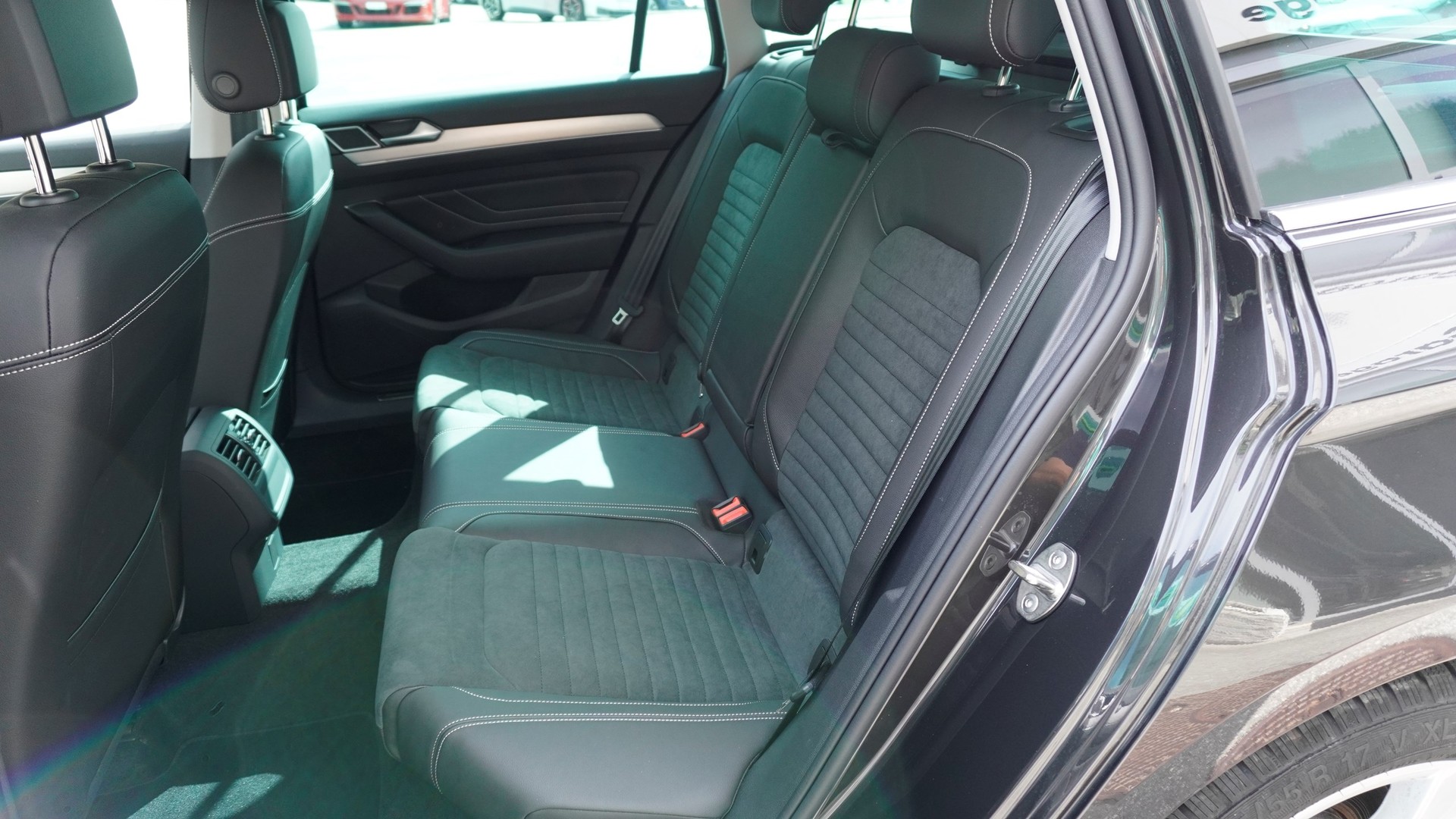 VW Passat 2.0 TDI BMT Elegance 4Motion DSG-showroom-element-2