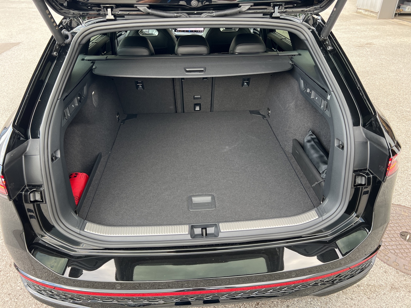 VW Passat Variant 2.0 TDI R-Line DSG-image-13